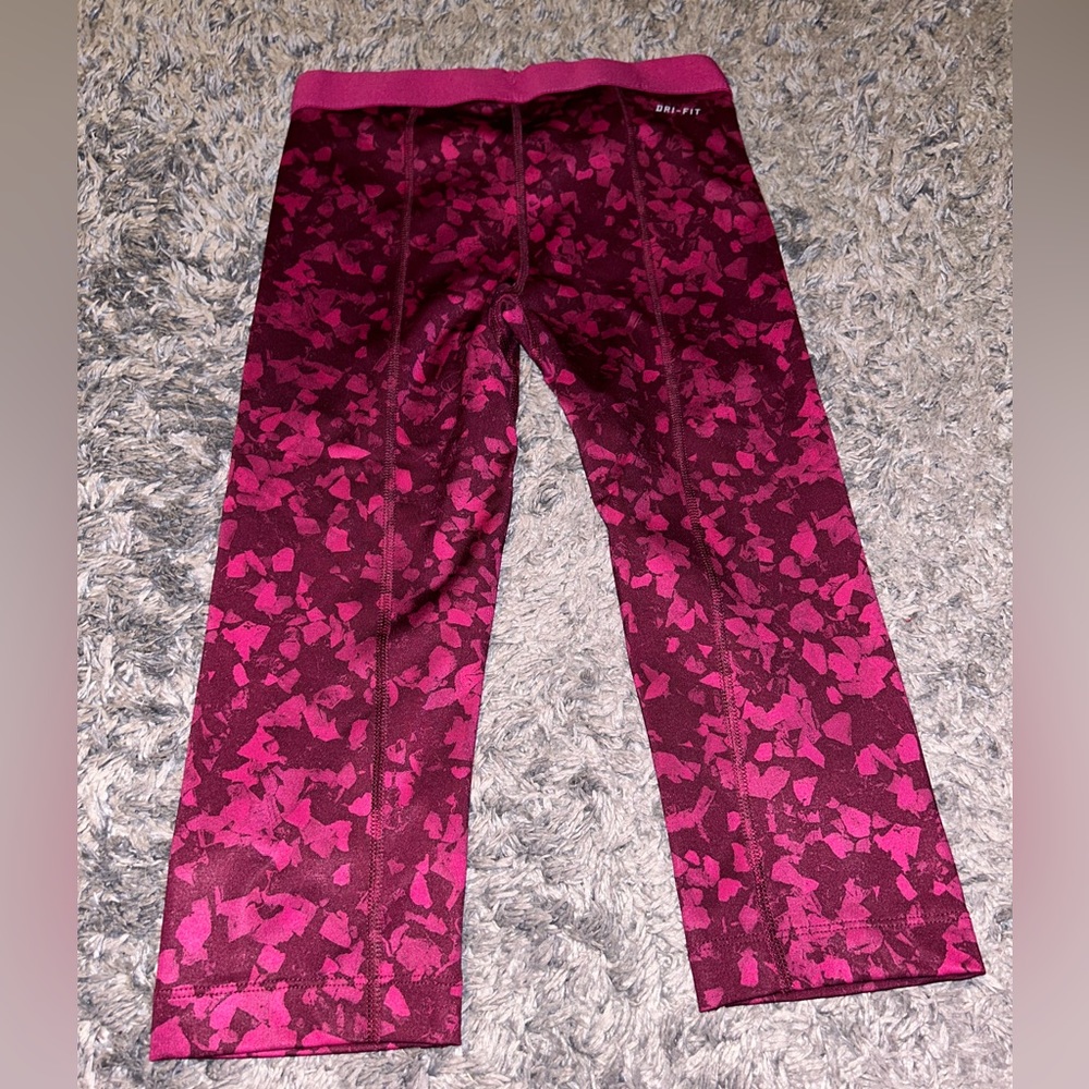 Girls Nike Cropped Leggings. Girls L.